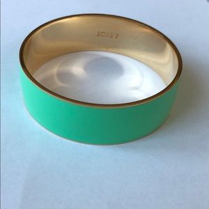 Wide bangle in Mint